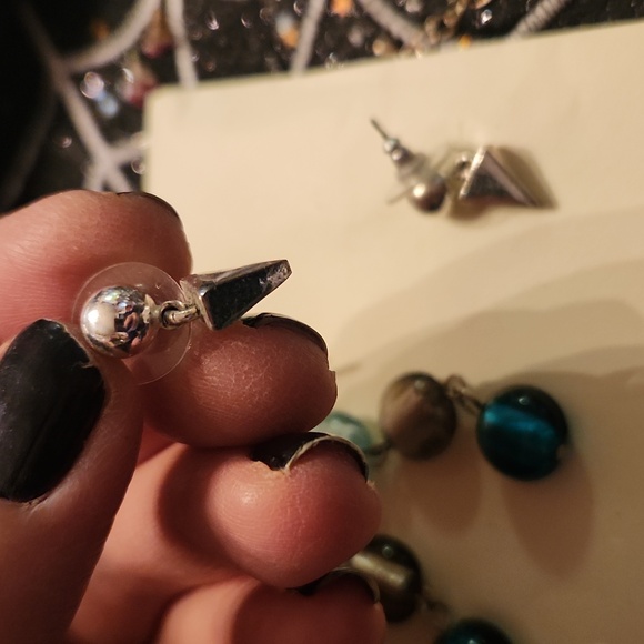 Vintage glass bead earrings and silver stud triangles - Picture 4 of 4